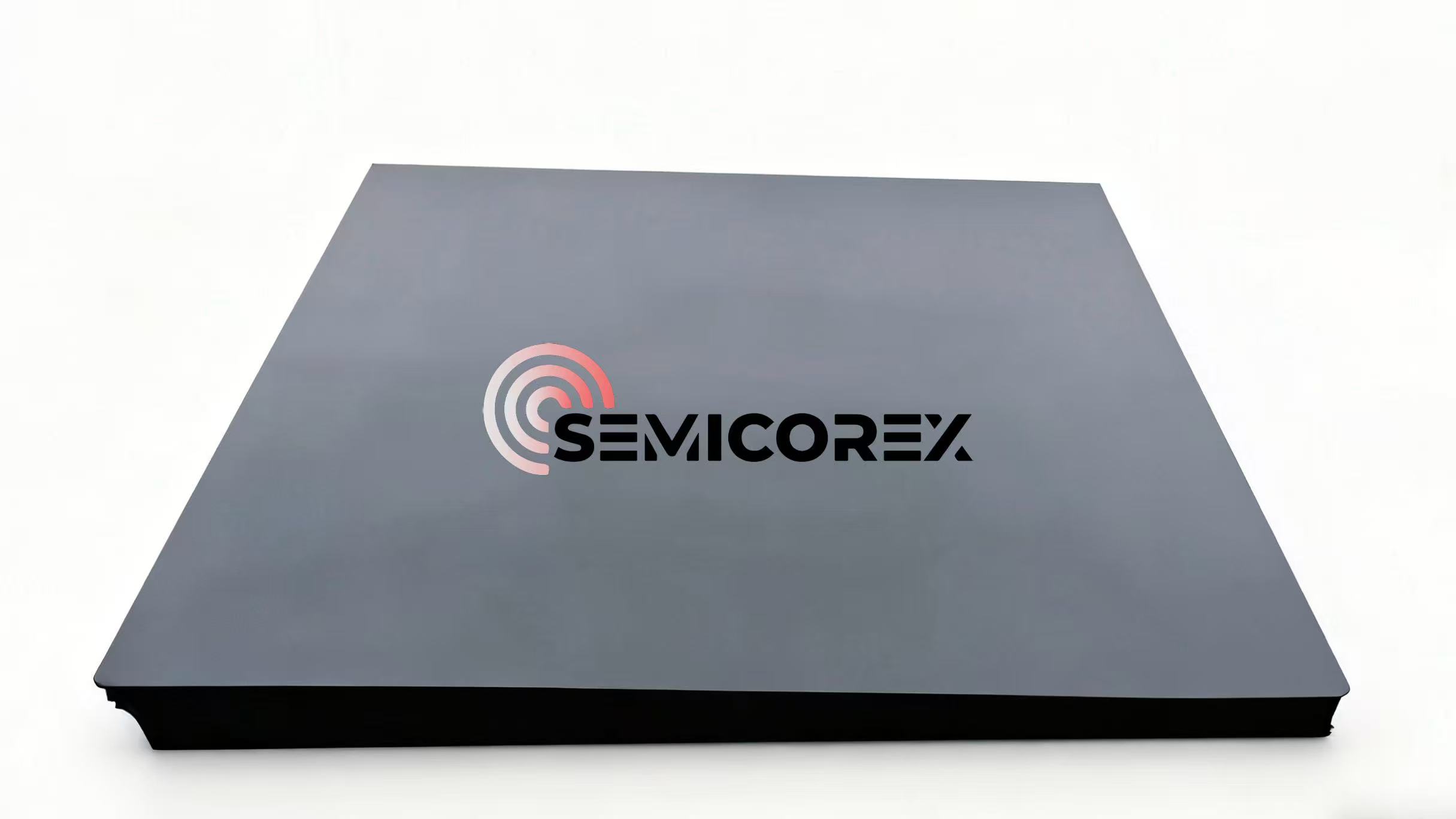 Які характеристики чорної глиноземної кераміки