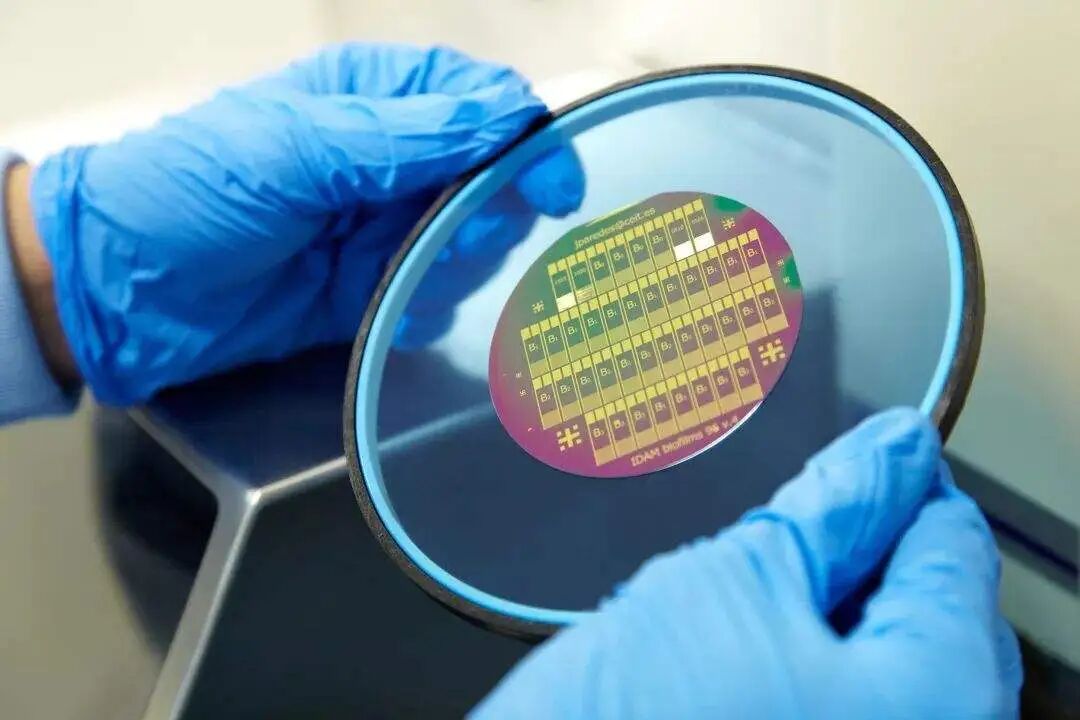 Що таке технологія склеювання пластин?